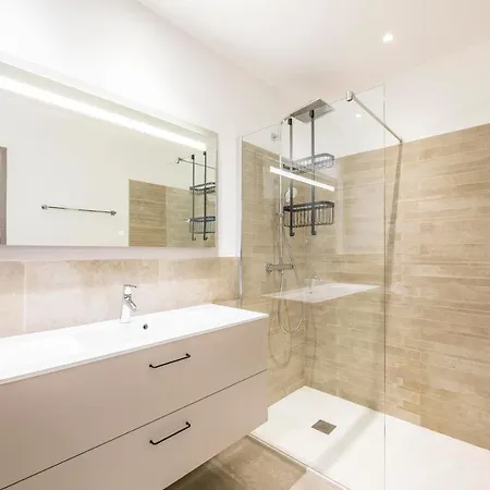 20 * Sainte-Lucie de Porto-Vecchio