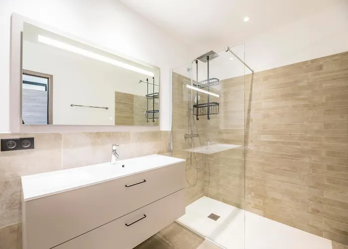 20 * Sainte-Lucie de Porto-Vecchio